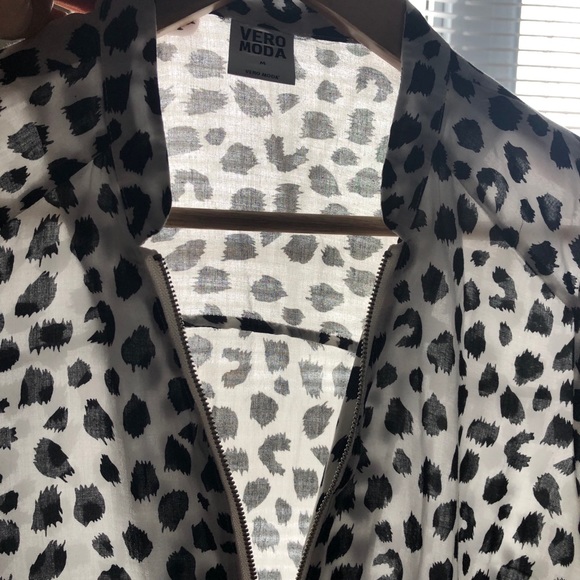 Classy and elegant - Picture 2 of 4